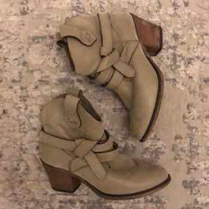 Rocket Dog taupe booties 6.5